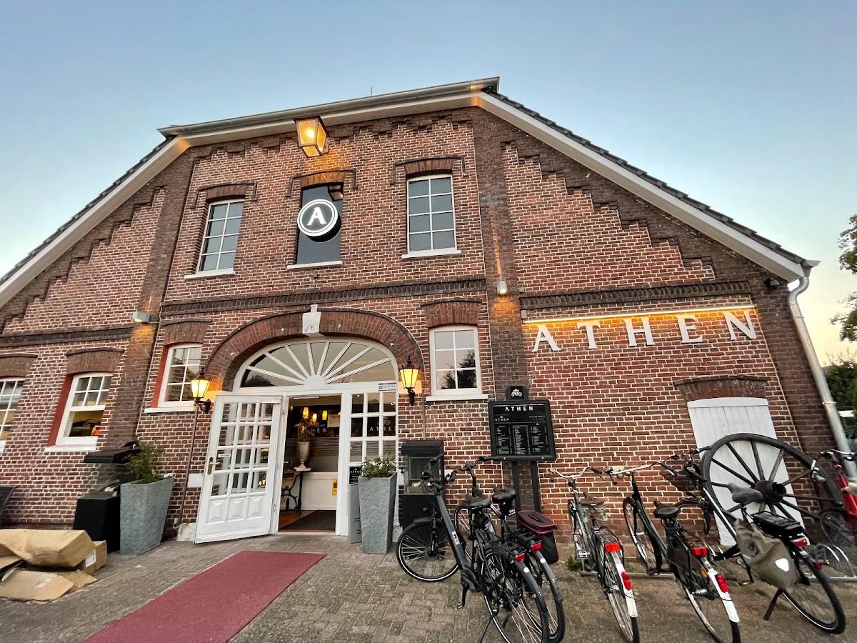 Restaurant Athen Oldenburg — historisches Gebäude im Abendlicht